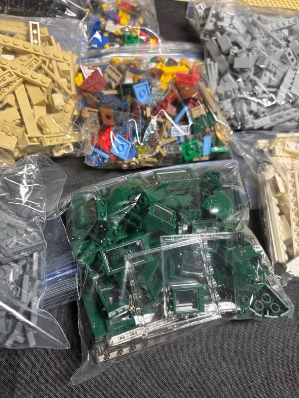 LEGO set 10211 Grand Emporium Modular Building 100% complete - Picture 5 of 6